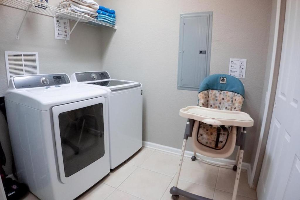 Holiday home Luxury ! Vista Cay Lake View Joy - Next To Pool Near Parks & Occc *